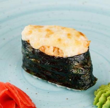 Запеченный гункан с курицей спайси
